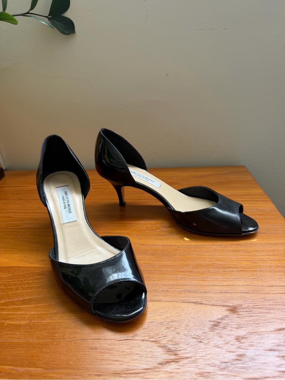 Saks Fifth Avenue Italian Leather Black Patent Peep Toe Kitten Heels – 7.5B